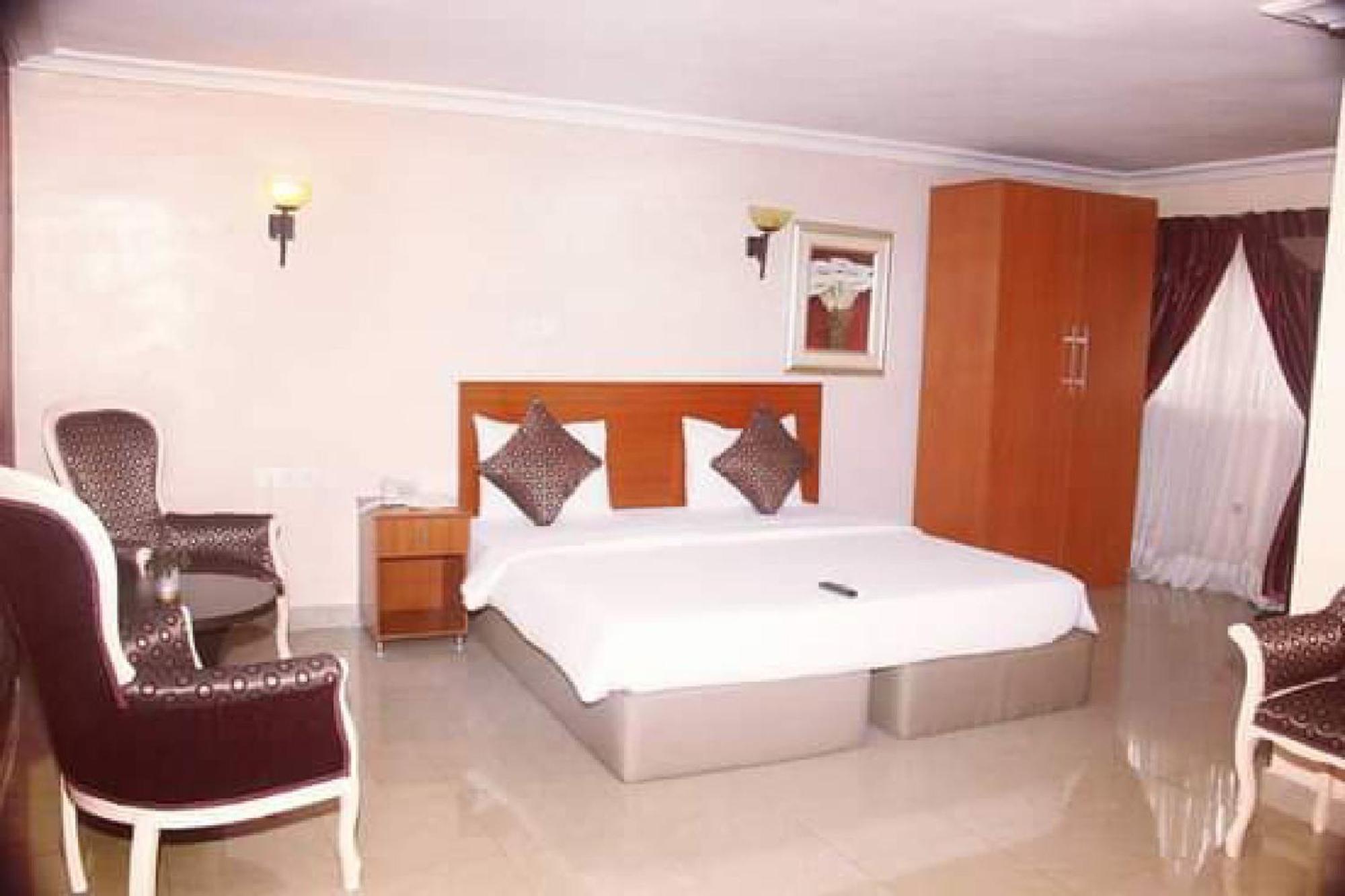 Room In Lodge - Choice Suites 111 Formerly Crown Cottage Hotel Ikeja Exterior photo