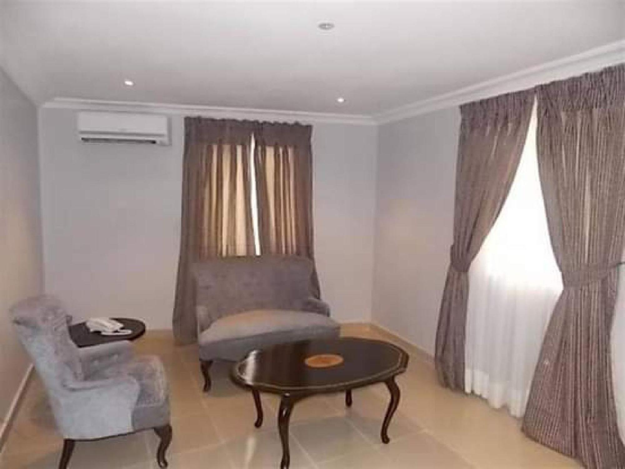 Room In Lodge - Choice Suites 111 Formerly Crown Cottage Hotel Ikeja Exterior photo
